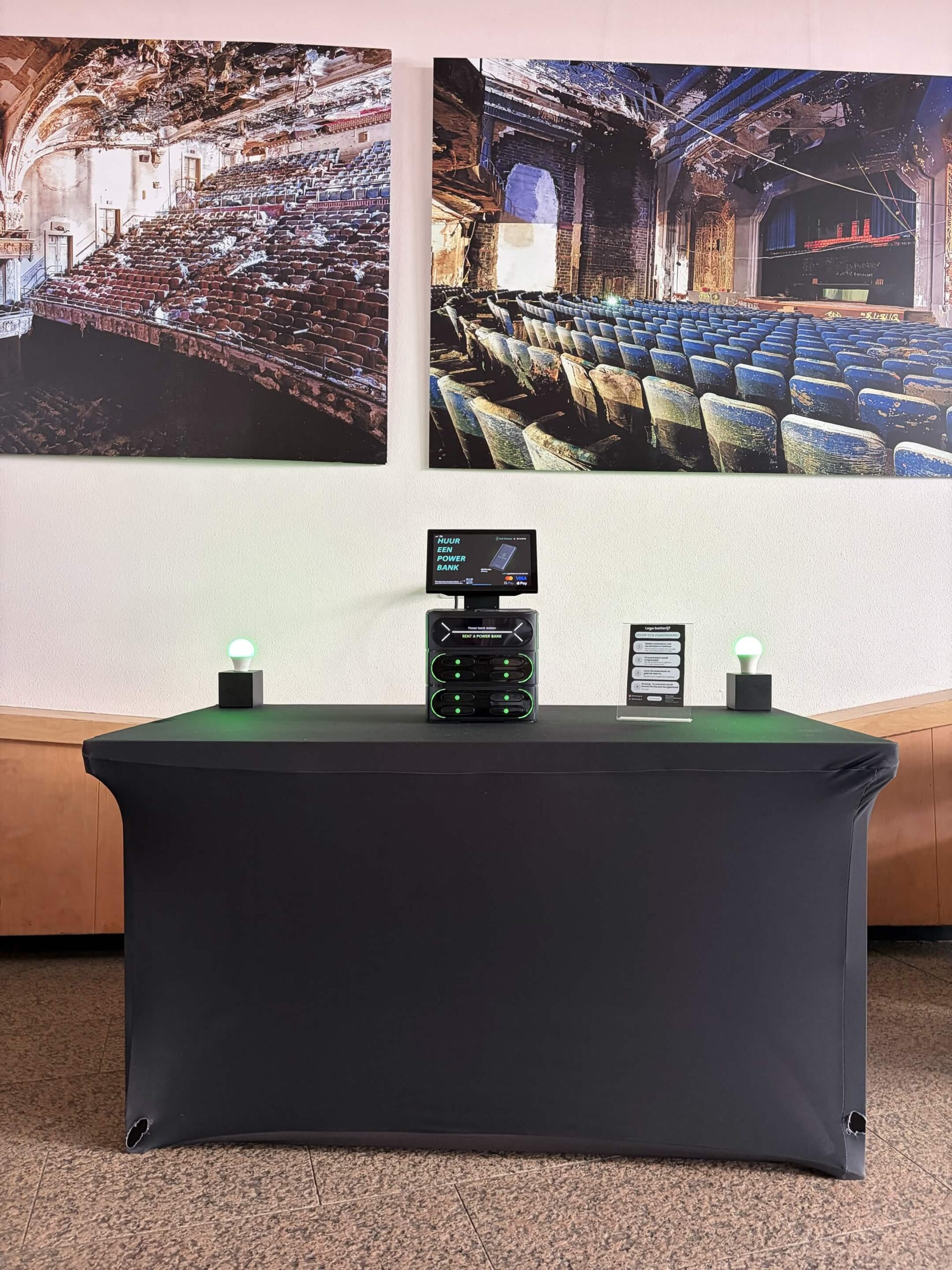 Full-Charge apparaat op tafel